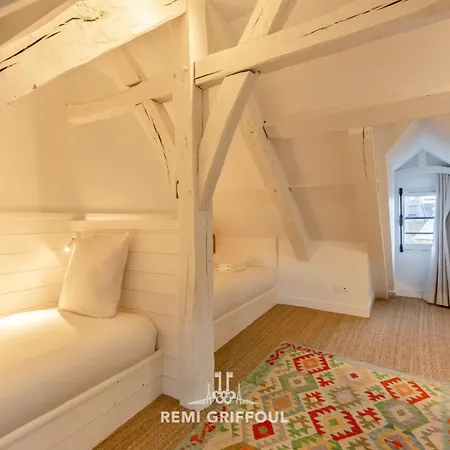 La Demeure Du Clocher 4 Ac On The Port & Place Sainte-catherine 8 G