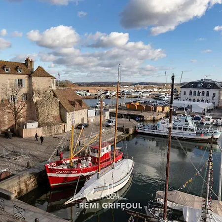 La Demeure Du Clocher 4 Ac On The Port & Place Sainte-catherine 8 G 別荘