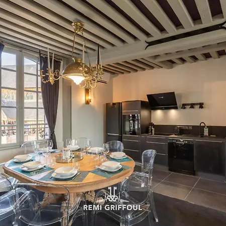 La Demeure Du Clocher 4 Ac On The Port & Place Sainte-catherine 8 G 別荘