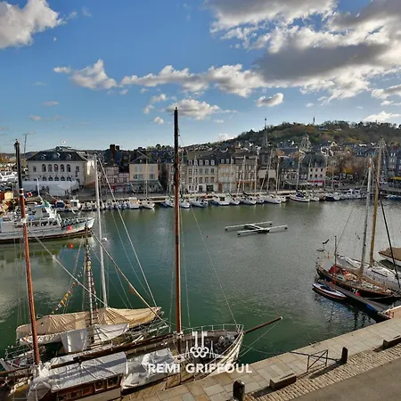 بيت للعطل La Demeure Du Clocher 4 Ac On The Port & Place Sainte-catherine 8 G