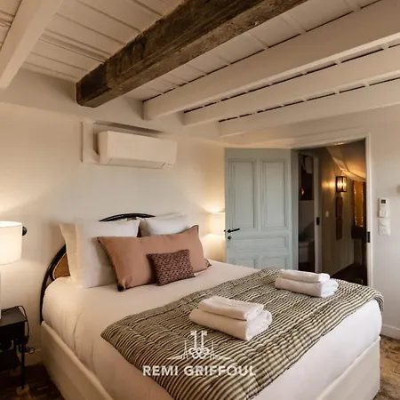 بيت للعطل La Demeure Du Clocher 4 Ac On The Port & Place Sainte-catherine 8 G *