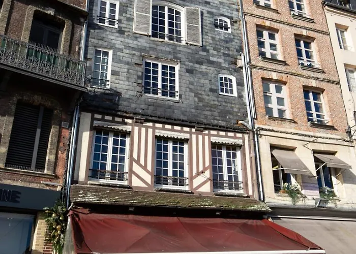 Дом отдыха La Demeure Du Clocher 4 Ac On The Port & Place Sainte-catherine 8 G *