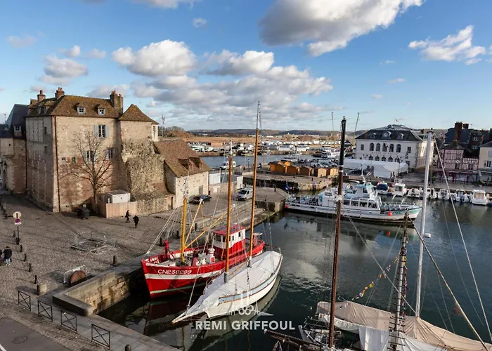 La Demeure Du Clocher 4 Ac On The Port & Place Sainte-catherine 8 G Дом отдыха