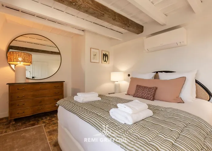 Дом отдыха La Demeure Du Clocher 4 Ac On The Port & Place Sainte-catherine 8 G Онфлёр