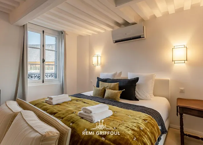 La Demeure Du Clocher 4 Ac On The Port & Place Sainte-catherine 8 G *