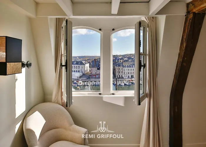 La Demeure Du Clocher 4 Ac On The Port & Place Sainte-catherine 8 G