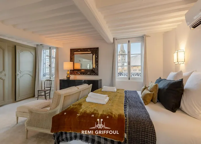 Дом отдыха La Demeure Du Clocher 4 Ac On The Port & Place Sainte-catherine 8 G *