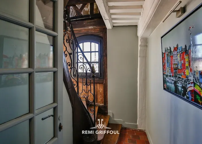 Дом отдыха La Demeure Du Clocher 4 Ac On The Port & Place Sainte-catherine 8 G Онфлёр