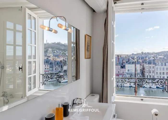 La Demeure Du Clocher 4 Ac On The Port & Place Sainte-catherine 8 G * Онфлёр